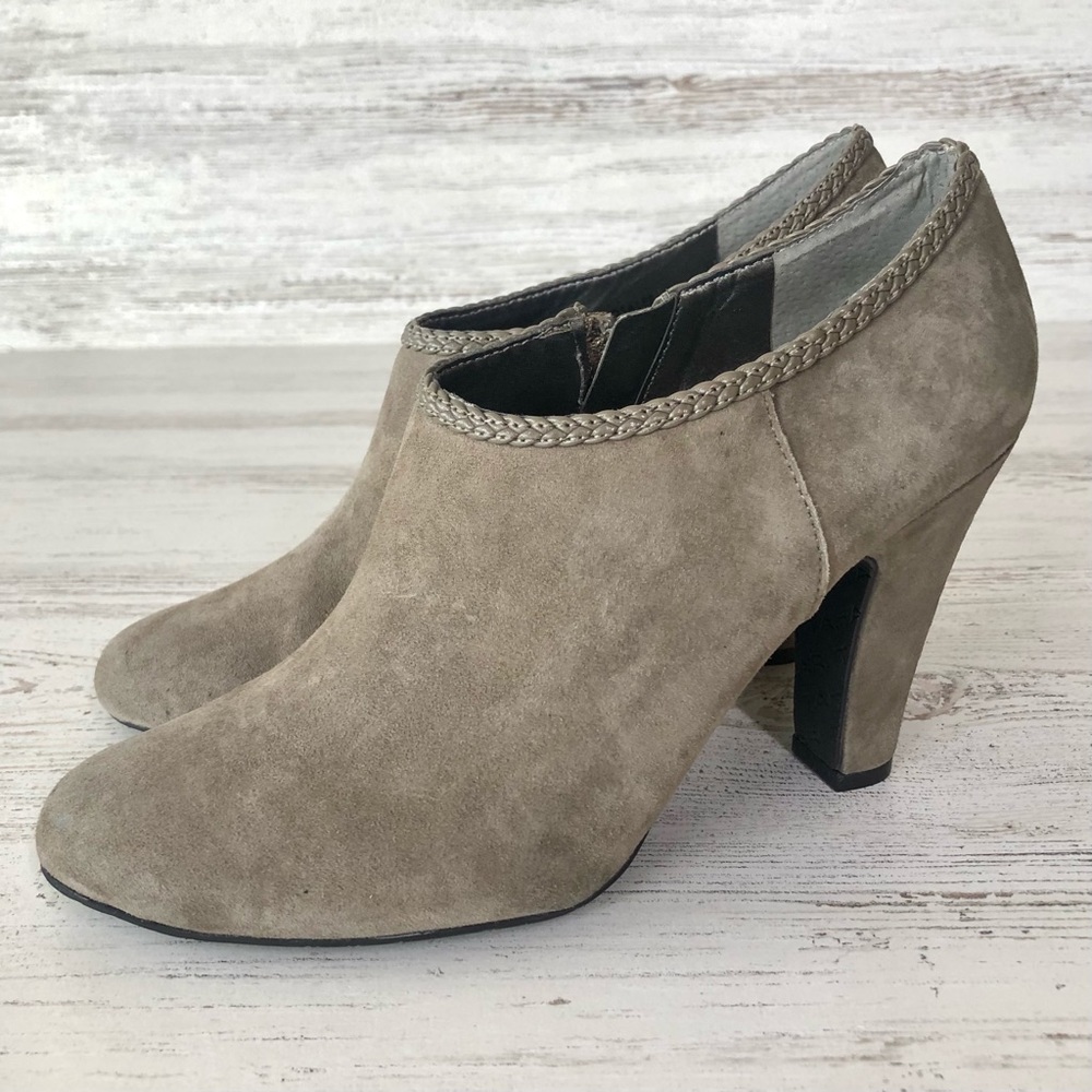 TAHARI Taupe Suede Rosalee Braid Ankle Booties 8 - Picture 1 of 13